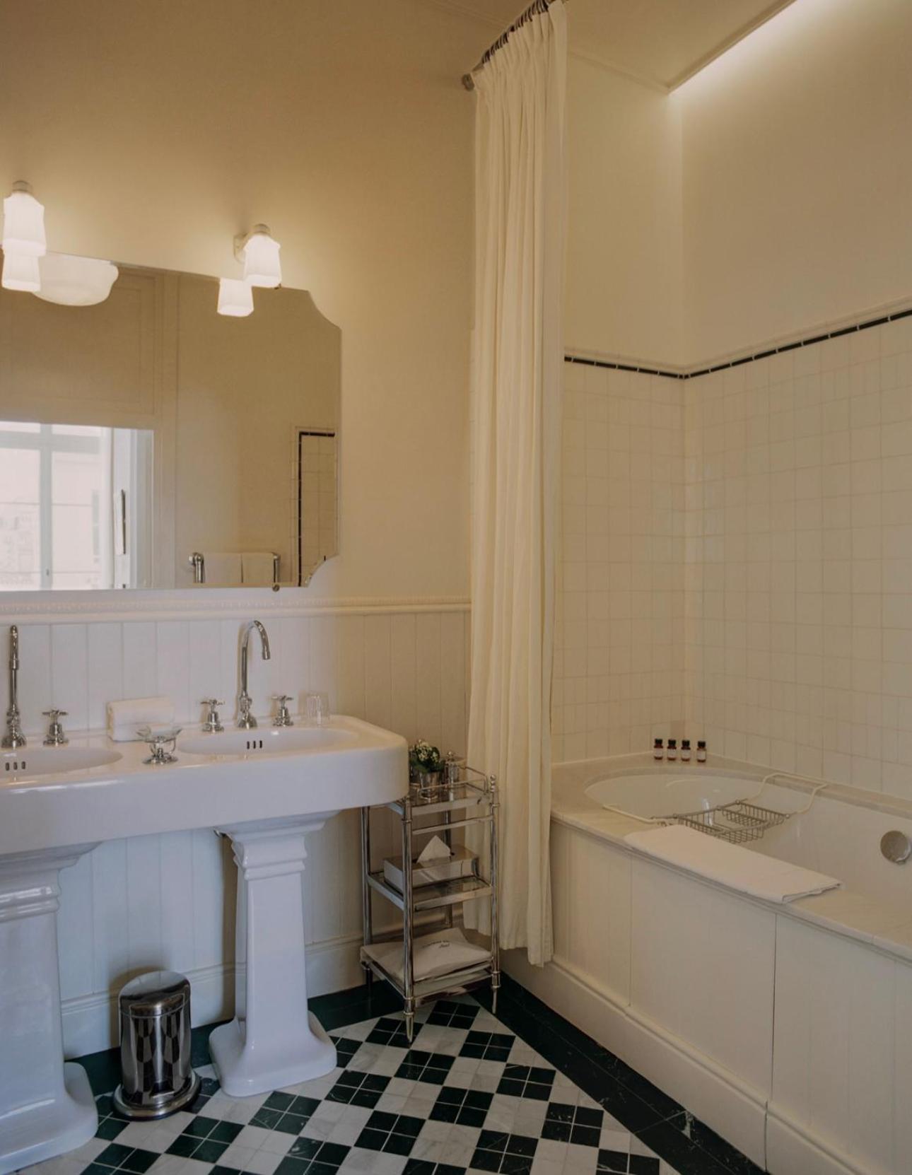 Deluxe Room Voltaire